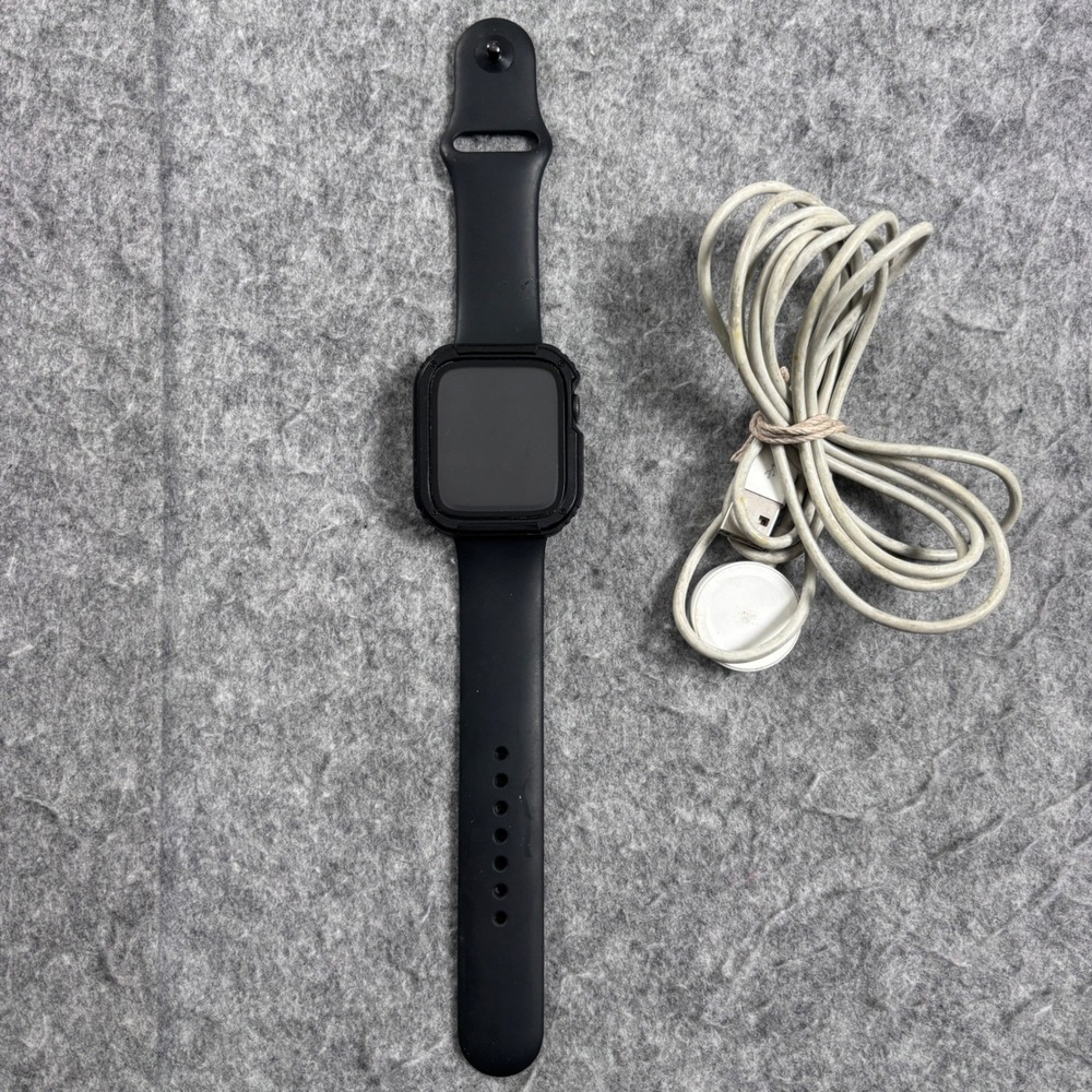 Apple Watch SE 1st Gen 44mm Space Gray Aluminum GPS Cellular Black Sport Band